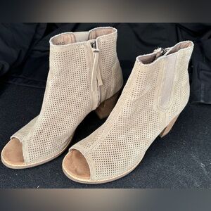 TOMS Womens Majorca Peep Toe Bootie- size 10 women’s